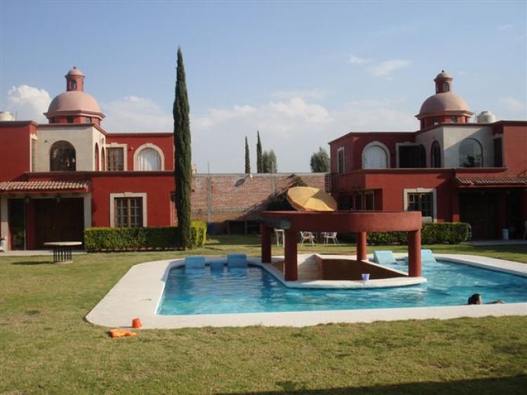 SE VENDEN 2 CASAS ESTILO MODERNO MEXICANO EN TEQUISQUIAPAN, QUERETARO