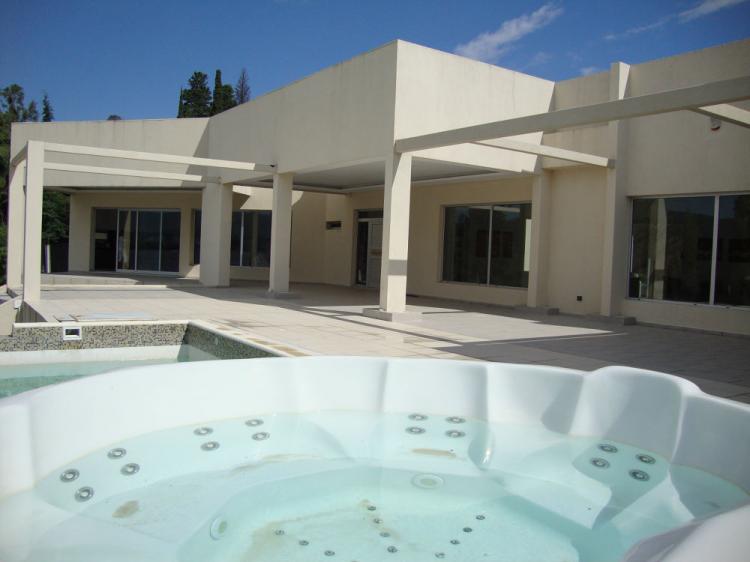 Foto Casa en Venta en VILLA DEL LAGO, CARLOS PAZ, Villa Carlos Paz, Córdoba - U$D 1.500.000 - CAV74235 - BienesOnLine