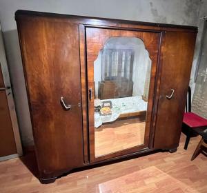 ROPERO ANTIGUO