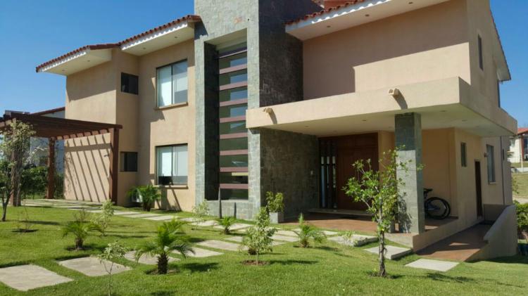 Foto Casa en Venta en Urub, Santa Cruz de la Sierra, Santa Cruz - U$D 470.000 - CAV1636 - BienesOnLine