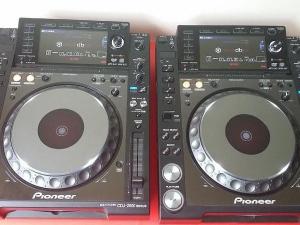 2x Pioneer CDJ-2000 Nexus