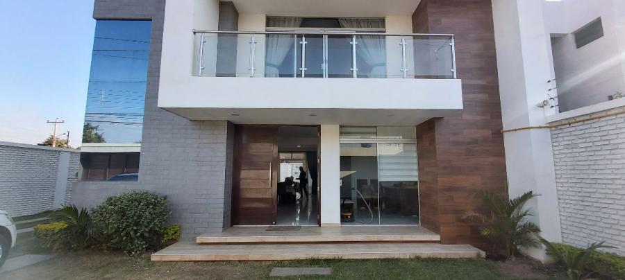 Foto Casa en Venta en BARRIO ROCA Y CORONADO, SANTA CRUZ DE LA SIERRA, Santa Cruz - U$D 210.000 - CAV5732 - BienesOnLine