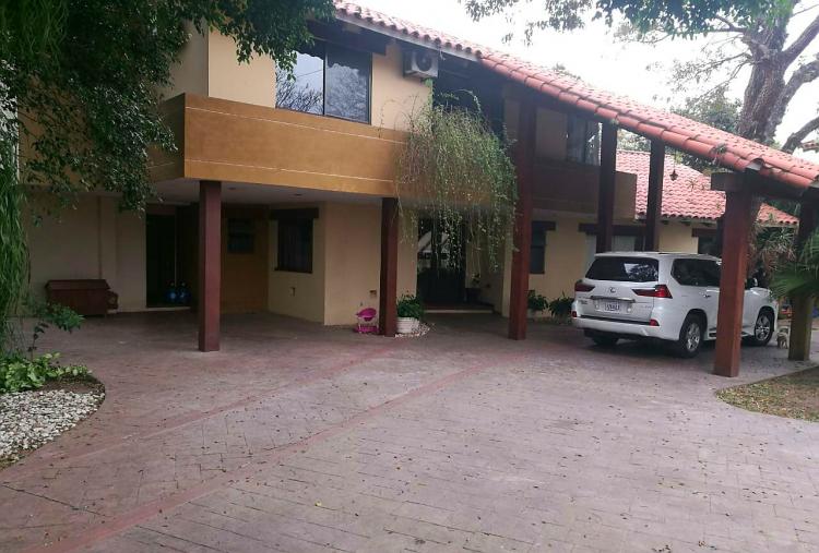 Foto Casa en Venta en Santa Cruz de la Sierra, Santa Cruz - U$D 1.200.000 - CAV2864 - BienesOnLine