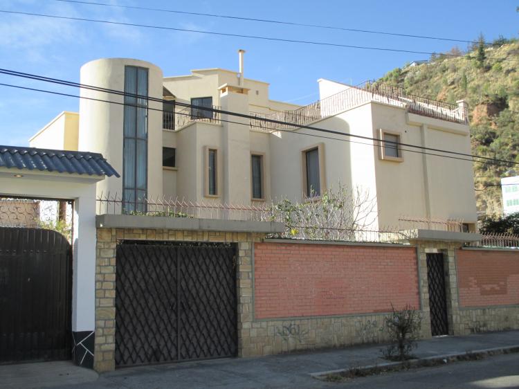 Foto Casa en Venta en Bajo Irpavi, La Paz, La Paz - U$D 460.000 - CAV673 - BienesOnLine
