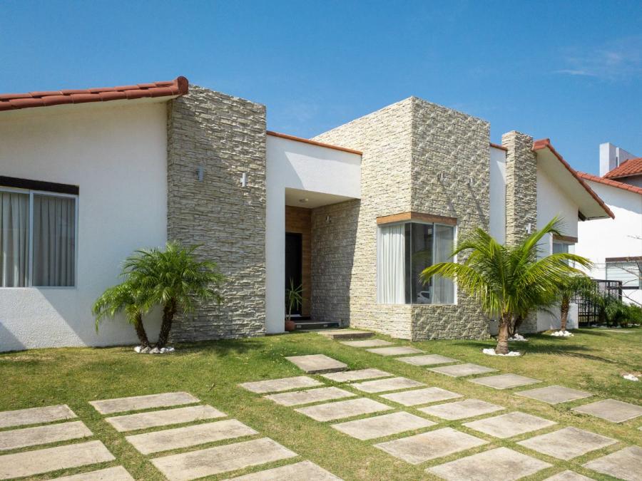 Foto Casa en Venta en URUBO, Santa Cruz de la Sierra, Santa Cruz - U$D 215.000 - CAV6678 - BienesOnLine
