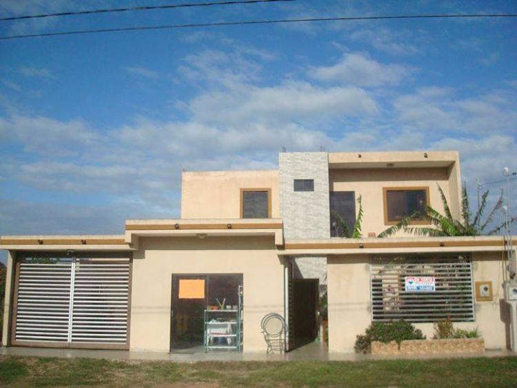 Foto Casa en Venta en Urbanizacin ASAI, Santa Cruz de la Sierra, Santa Cruz - U$D 175.000 - CAV2832 - BienesOnLine