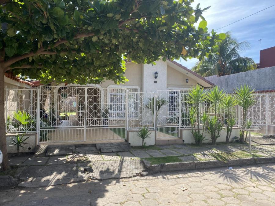 Foto Casa en Venta en Urbari, Santa Cruz de la Sierra, Santa Cruz - U$D 239.000 - CAV5419 - BienesOnLine