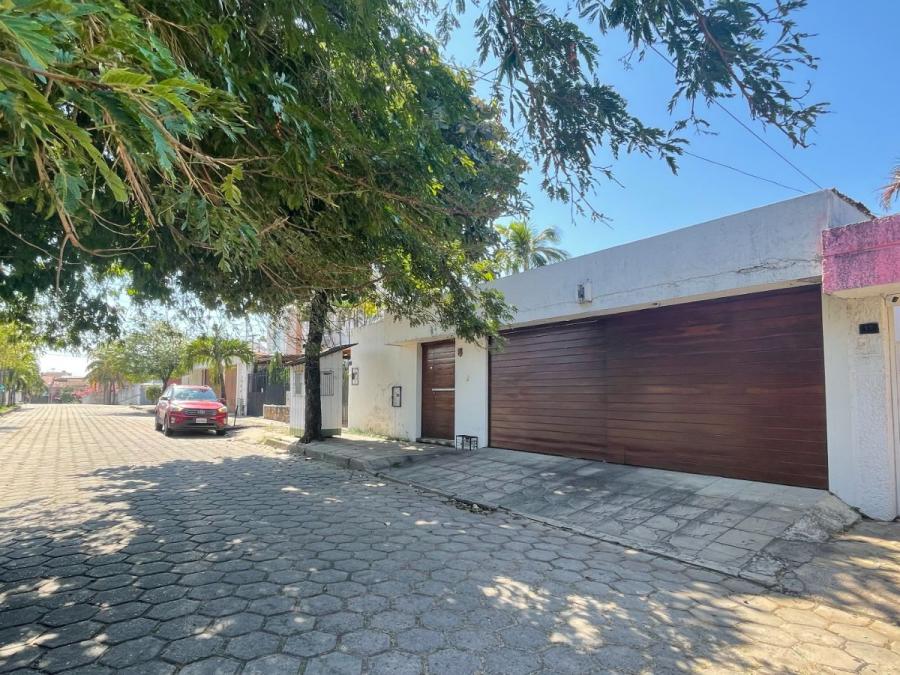 Foto Casa en Venta en Barrio Urbari, Santa Cruz de la Sierra, Santa Cruz - U$D 393.000 - CAV8215 - BienesOnLine