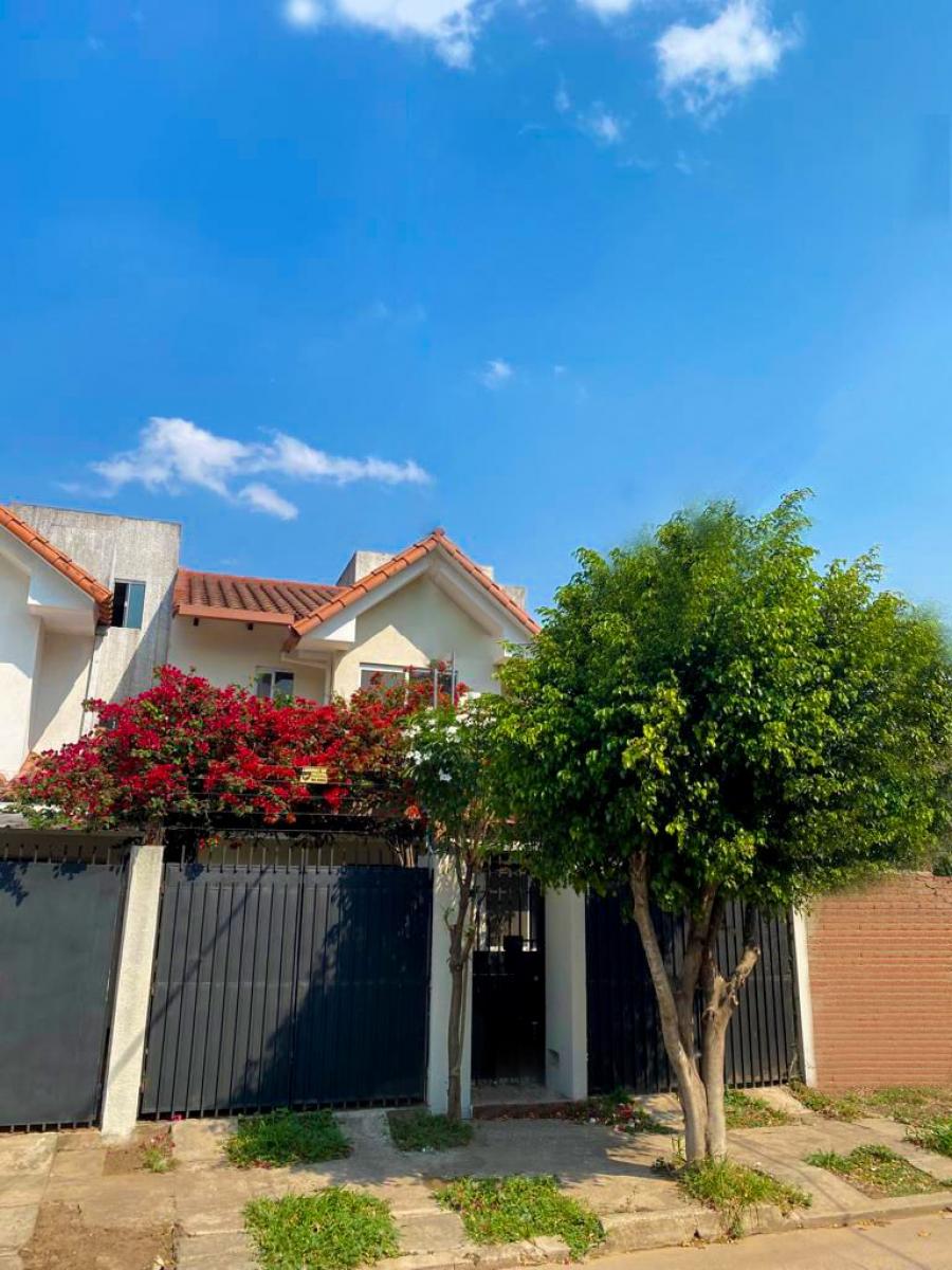 Foto Casa en Venta en Los Jardines, Santa Cruz de la Sierra, Santa Cruz - U$D 132.000 - CAV6591 - BienesOnLine