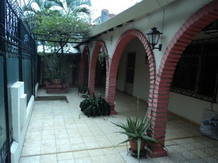 Foto Casa en Alquiler en Parque Urbano, Santa Cruz de la Sierra, Santa Cruz - U$D 600 - CAA2442 - BienesOnLine