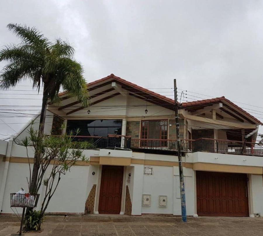 Foto Casa en Venta en Villa Fatima, Santa Cruz de la Sierra, Santa Cruz - U$D 350.000 - CAV5299 - BienesOnLine