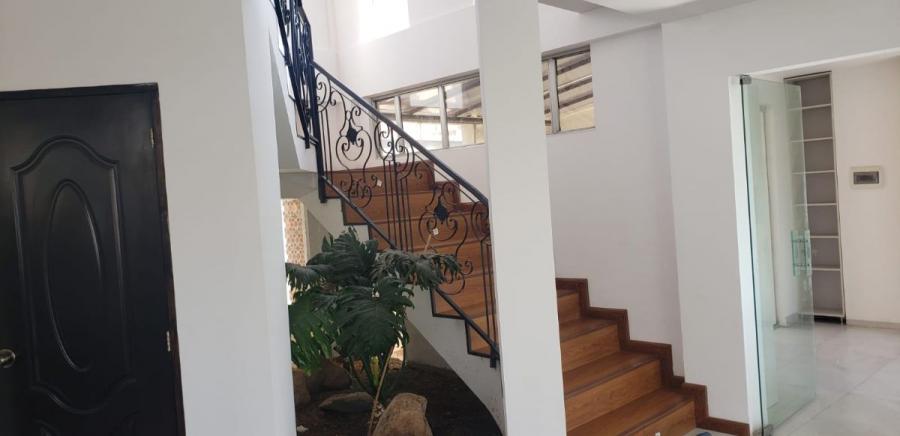 Foto Casa en Alquiler en Los Rosales Achumani, La Paz, La Paz - U$D 850 - CAA7100 - BienesOnLine