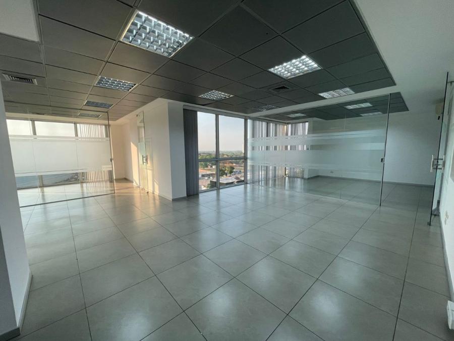 Foto Oficina en Alquiler en Equipetrol, Santa Cruz de la Sierra, Santa Cruz - U$D 1.300 - OFA6862 - BienesOnLine