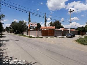 TARIJA - CASA EN VENTA 1100 M2 / ZONA; SAN LUIS /SOBRE AVENIDA 2 FRENTES