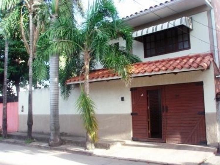 Foto Casa en Venta en URBARI  ENTRE 2DO. Y 3ER. ANILLO, Santa Cruz de la Sierra, Santa Cruz - U$D 195.000 - CAV565 - BienesOnLine