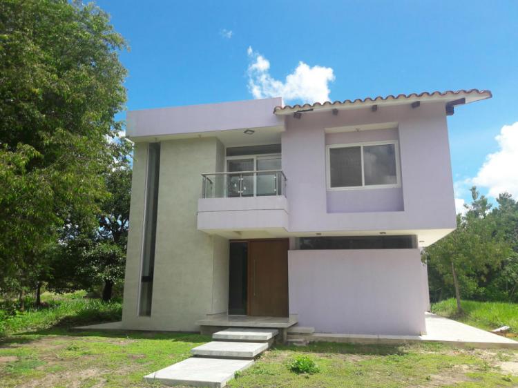 Foto Casa en Venta en Condominio  Laguna Azul, La Guardia, Santa Cruz - U$D 185.000 - CAV2056 - BienesOnLine