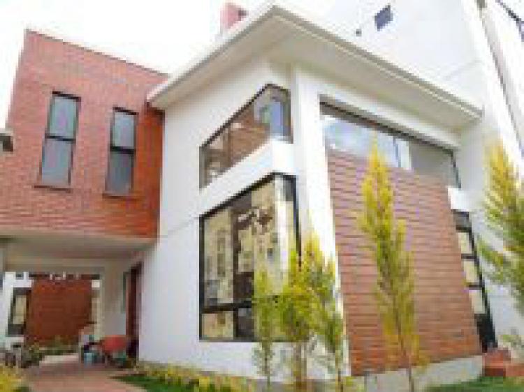 Foto Casa en Venta en Lomas de Achumani, La Paz, La Paz - U$D 190.000 - CAV1084 - BienesOnLine