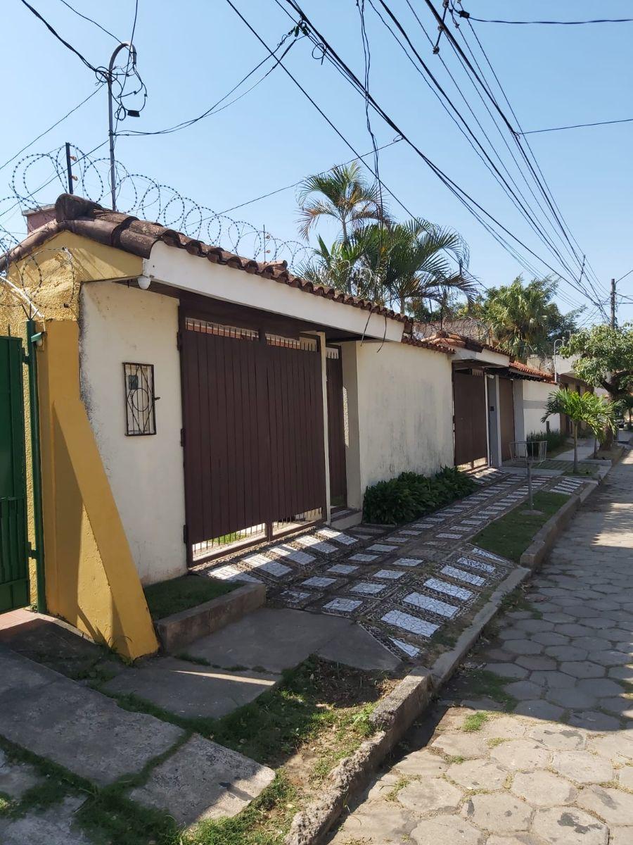 Foto Casa en Venta en Urbari, Santa Cruz de la Sierra, Santa Cruz - U$D 275.000 - CAV5563 - BienesOnLine
