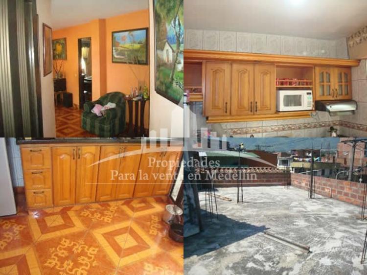 Foto Casa en Venta en Medellín, Antioquia - $ 300.000.000 - CAV40730 - BienesOnLine