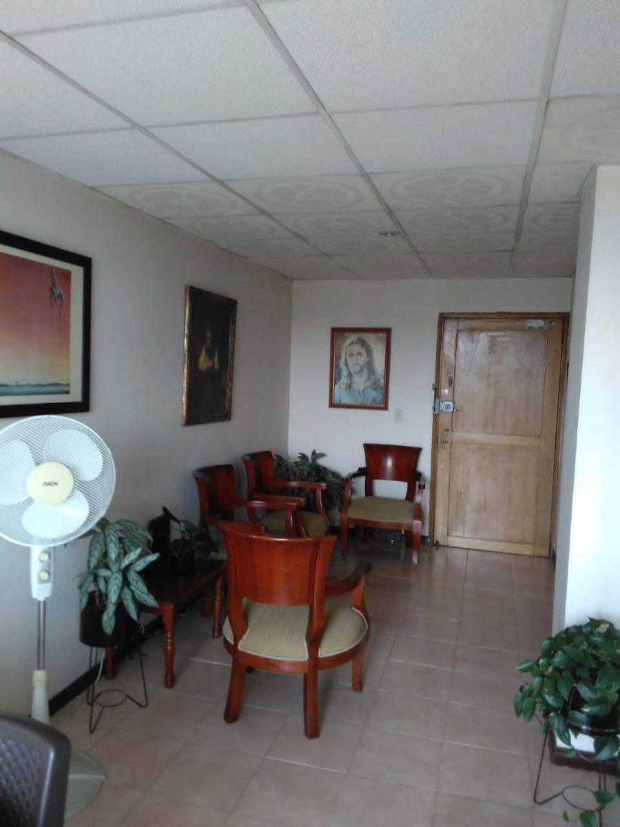 Apartamento en torres de San Mateo con bella vista. 