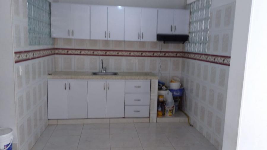 Fotos de Apto en santa Ana, de 4 cuartos, 2 baños, sala comedor grande, cocina semiintegral, patio de ropas. Anuncio: APA180476 Fotos de Apto en santa Ana, de 4 cuartos, 2 baños, sala comedor grande, cocina semiintegral, patio de ropas. Anuncio: APA180476