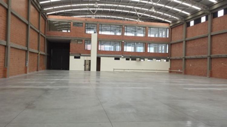 Arriendo bodega en parque industrial Bogotá  2800 m2