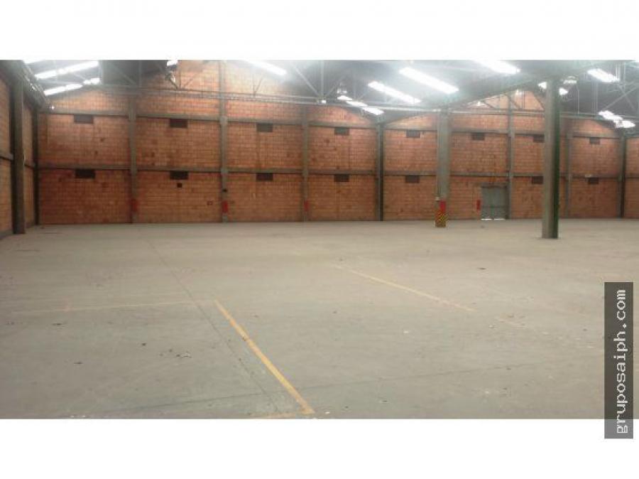 ARRIENDO  BODEGA  SECTOR MONTEVIDEO  1000 M2