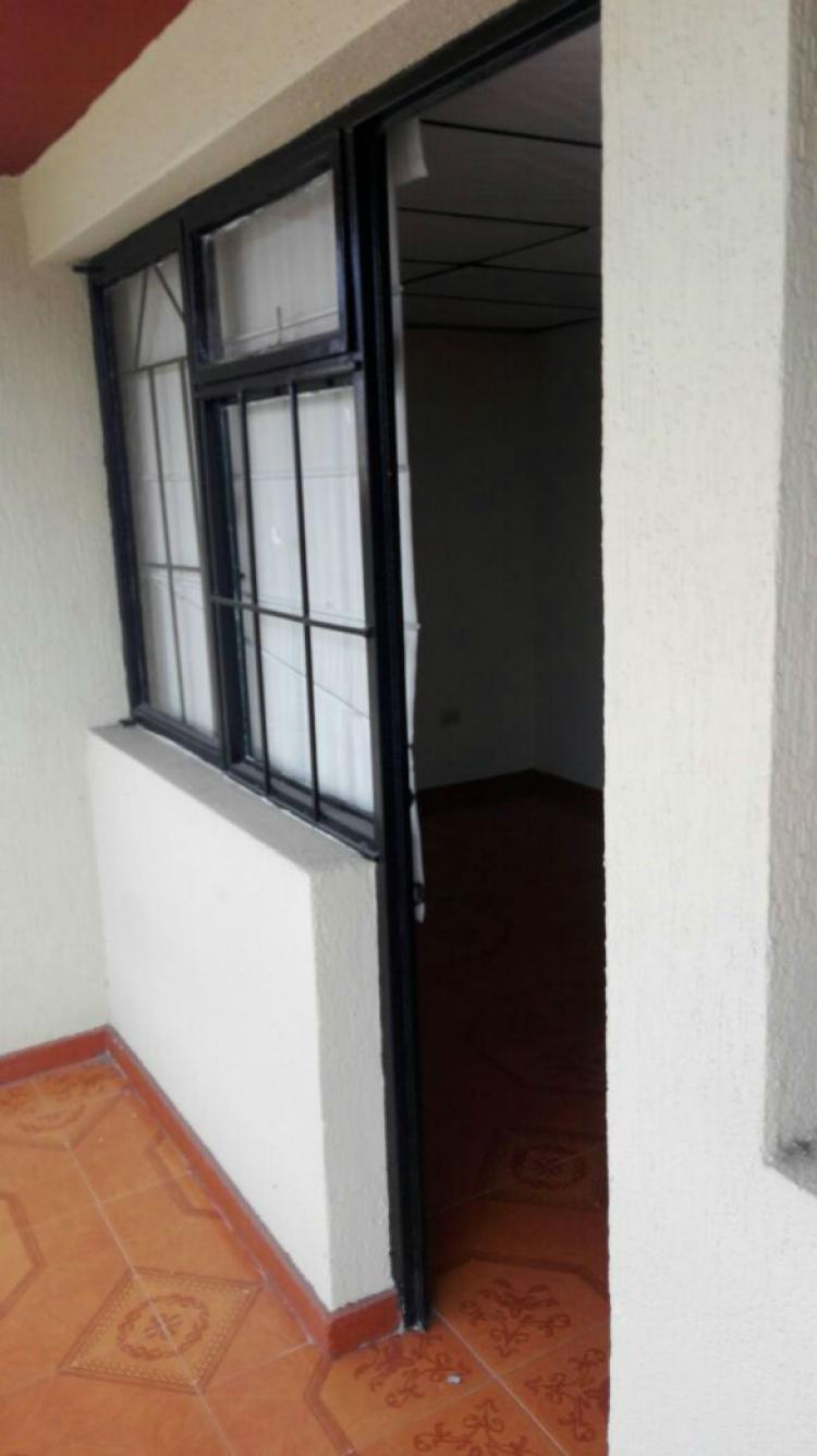 VENDO CASA AMPLIA CENTENARIO