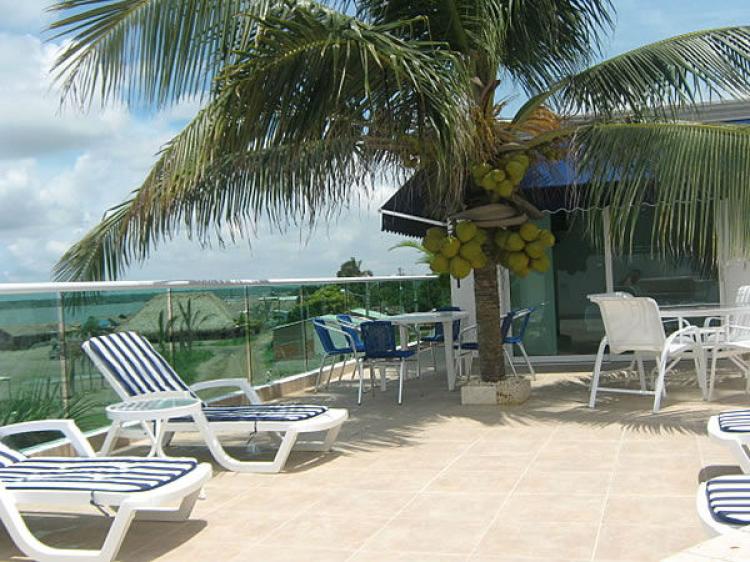 CASA  CON PISCINA PARA 20 PERSONAS FRENTE AL MAR