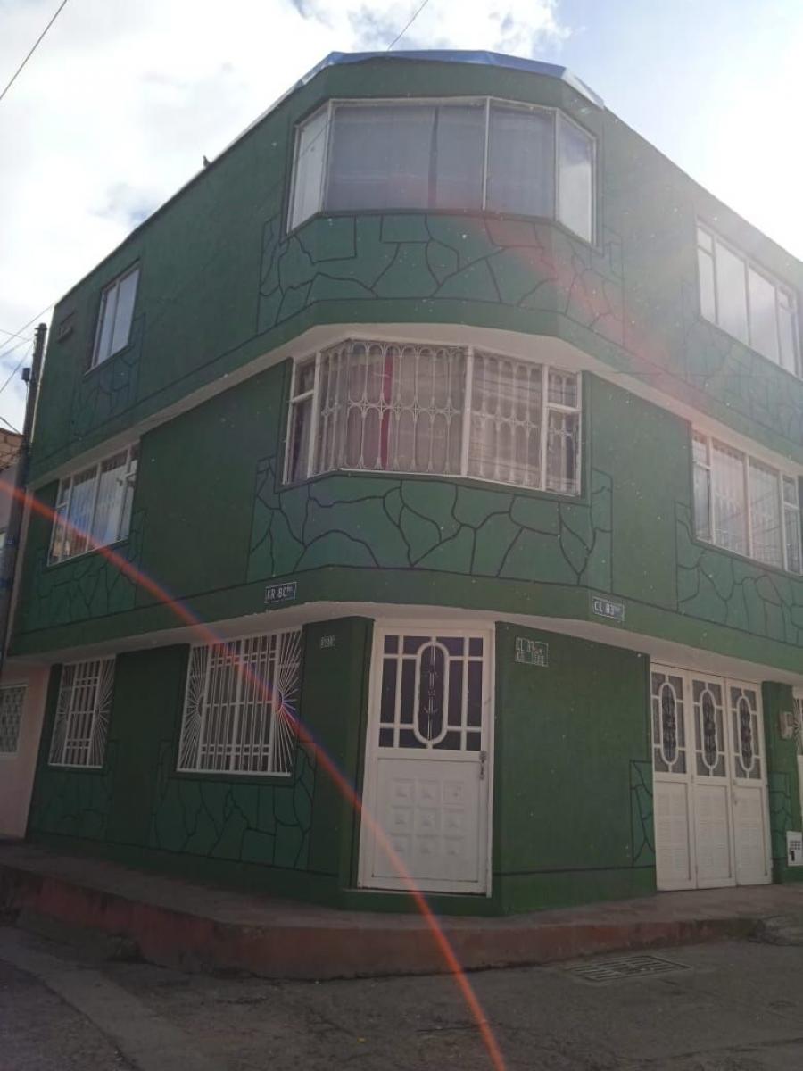 Casa De Tres Piso En El Barrio Gran Yomasa