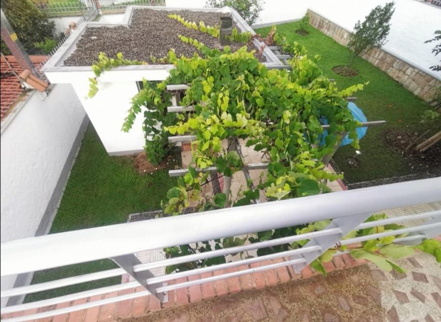 CASA en conjunto cerrado con piscina climatizada y cancha de tenis a solo 5 minutos del hospital