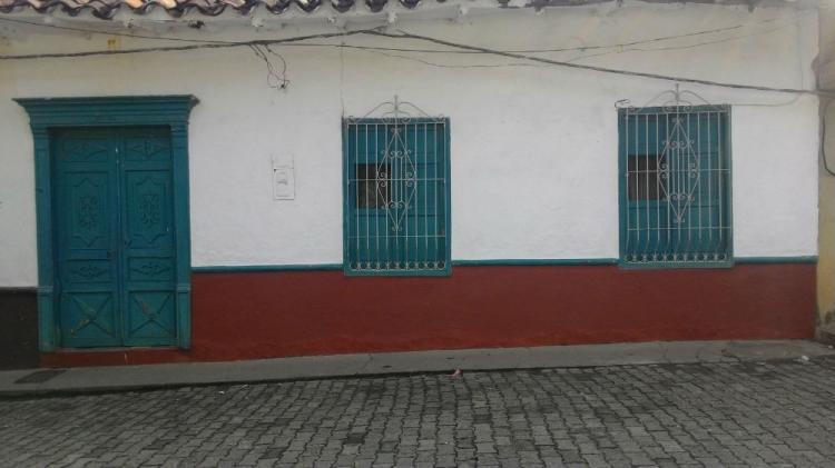 CASA EN LA CEJA CERCA DEL PARQUE