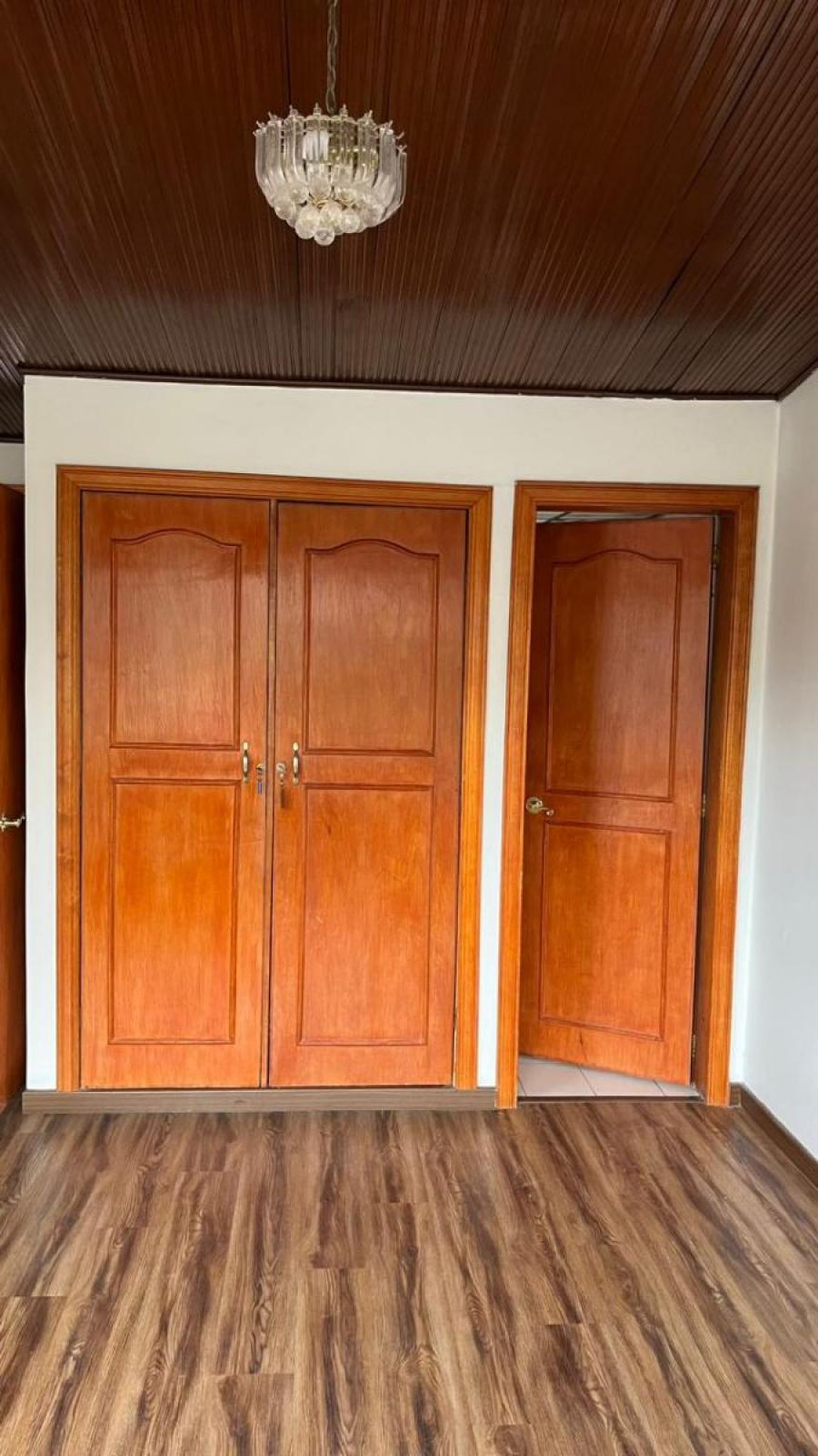 CASA EN VENTA O ARRIENDO EN BOGOTA  MODELIA Muy cerca DE  hayuelos salitre gran estación Área constr