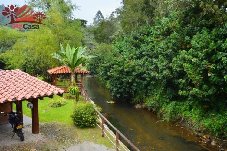 Casa Finca VENTA SECTOR Flot -El Retiro, lote plano, rio, acabados modernos.