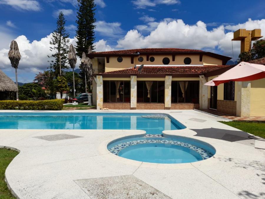 Casa quinta en venta en chinauta NO ES EN CONJUNTO CERRADO