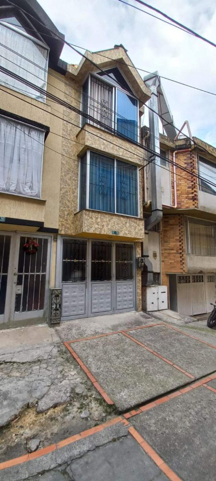 Foto Con excelente ubicación  se vende casa en barrio gilmar  CAV191351