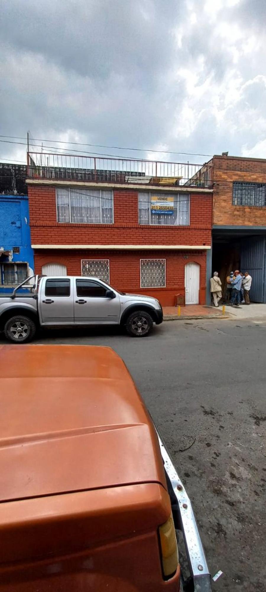 En las ferias  se vende casa uso mixto 2 pisos 