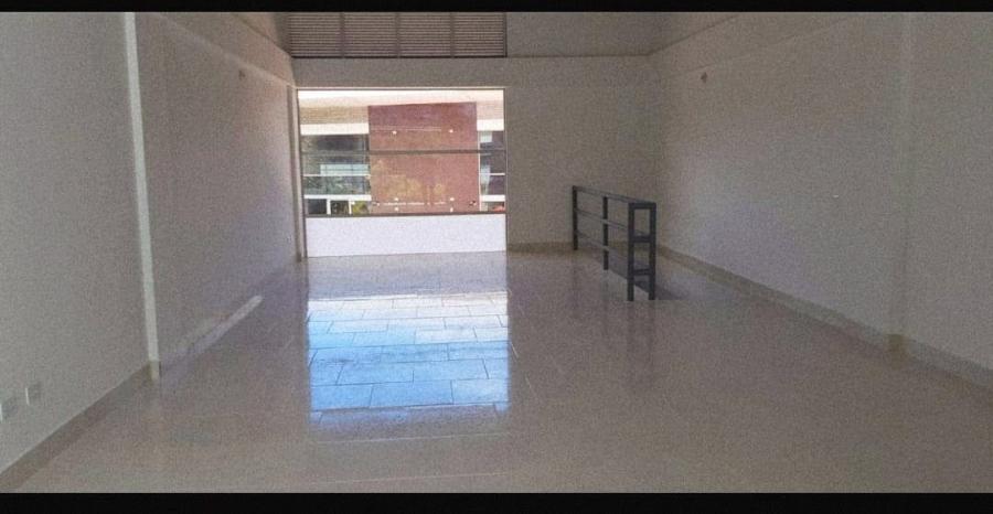 En Venta Local Comercial en prestigioso Mall Comercial en el corazon de Llanogrande. Sobre la via.