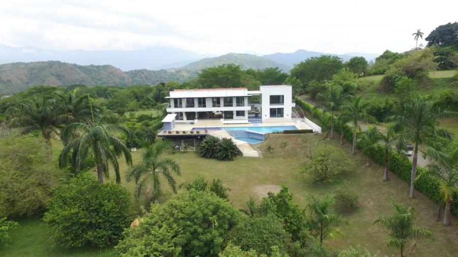 FINCA EN VENTA EN SANTA FE DE ANTIOQUIA EN UNIDAD CERRADA