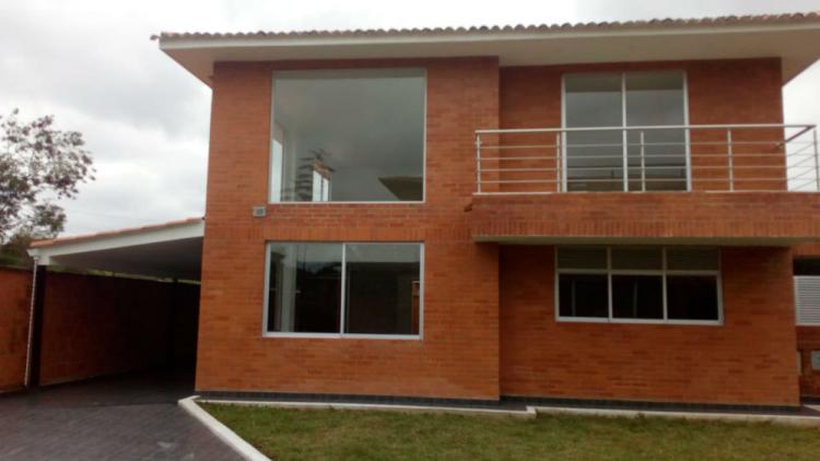 Gran casa en El Condominio La Pradera