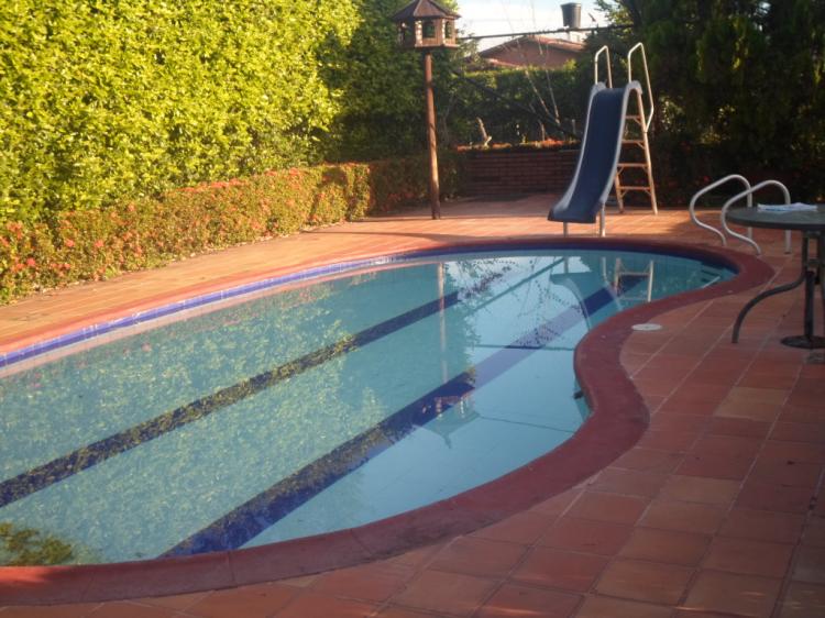 HERMOSA CASA CAMPESTRE CON PISCINA EN VILLAVICENCIO OPORTUNIDAD