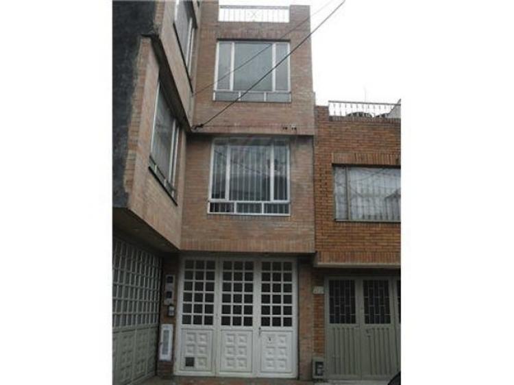 ID No 660191005-2  Venta  de Casa en Portal Alamos, Cra 99a,  Bogota - Colombia