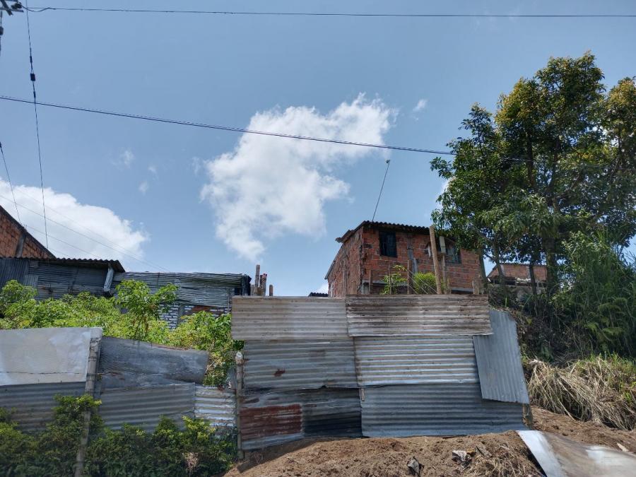 Lote 4.30 por 12 metros barrio gilberto pelaez nacederos