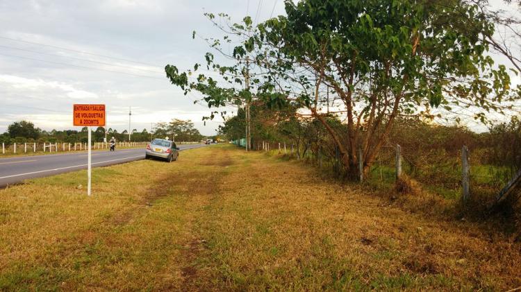 Lote sobre avenida Pto Lopez en Venta