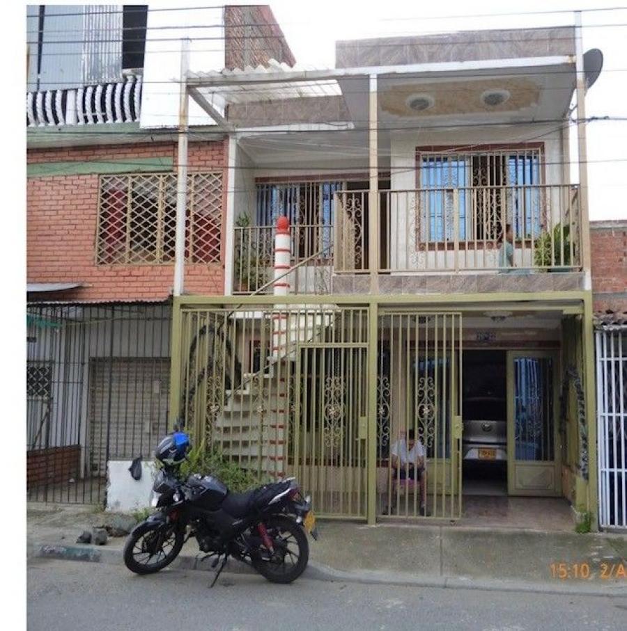 Foto Casa en Venta en URBANIZACION LOS NARAJOS, Cali, Valle del Cauca - $ 280.000.000 - CAV209084 - BienesOnLine