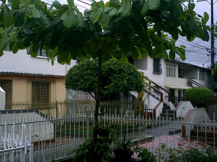 Foto Casa en Venta en NAPOLES, Cali, Valle del Cauca - $ 93.000.000 - CAV16282 - BienesOnLine