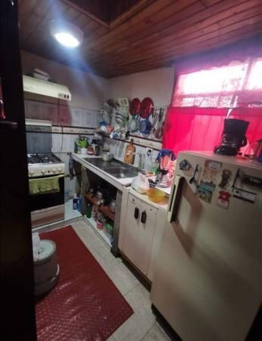 Se vende casa amplia CON 3 PISOS INDEPENDIENTES en el sector de Bosa Brasilia. Excelente ubicación, 