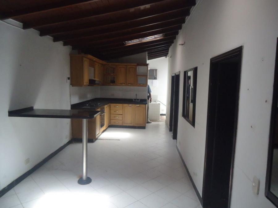 SE VENDE CASA EN ROBLEDO CERCA AL ÉXITO $ 150.000.000