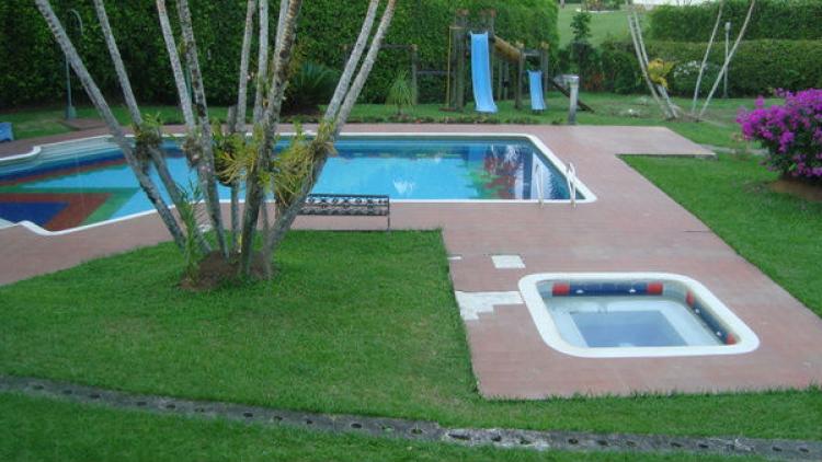 SE VENDE HERMOSA FINCA EN CERRITOS