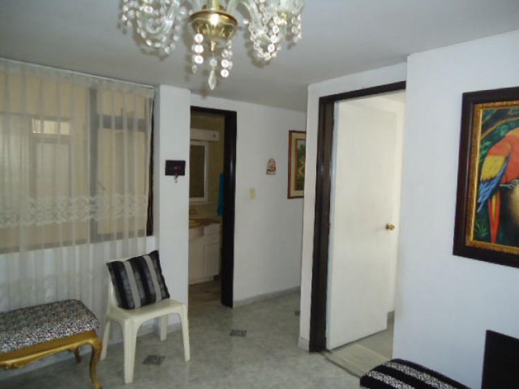 VENDE APARTAMENTO EN EL CENTRO $180.000.000.